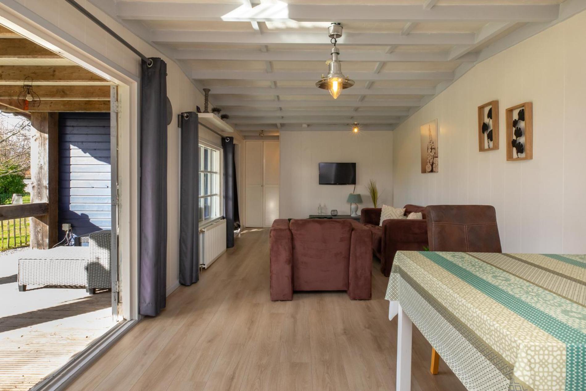 Chalet Chalet - Dorpsstraat 25 - 'de Weide Blick' Biggekerke