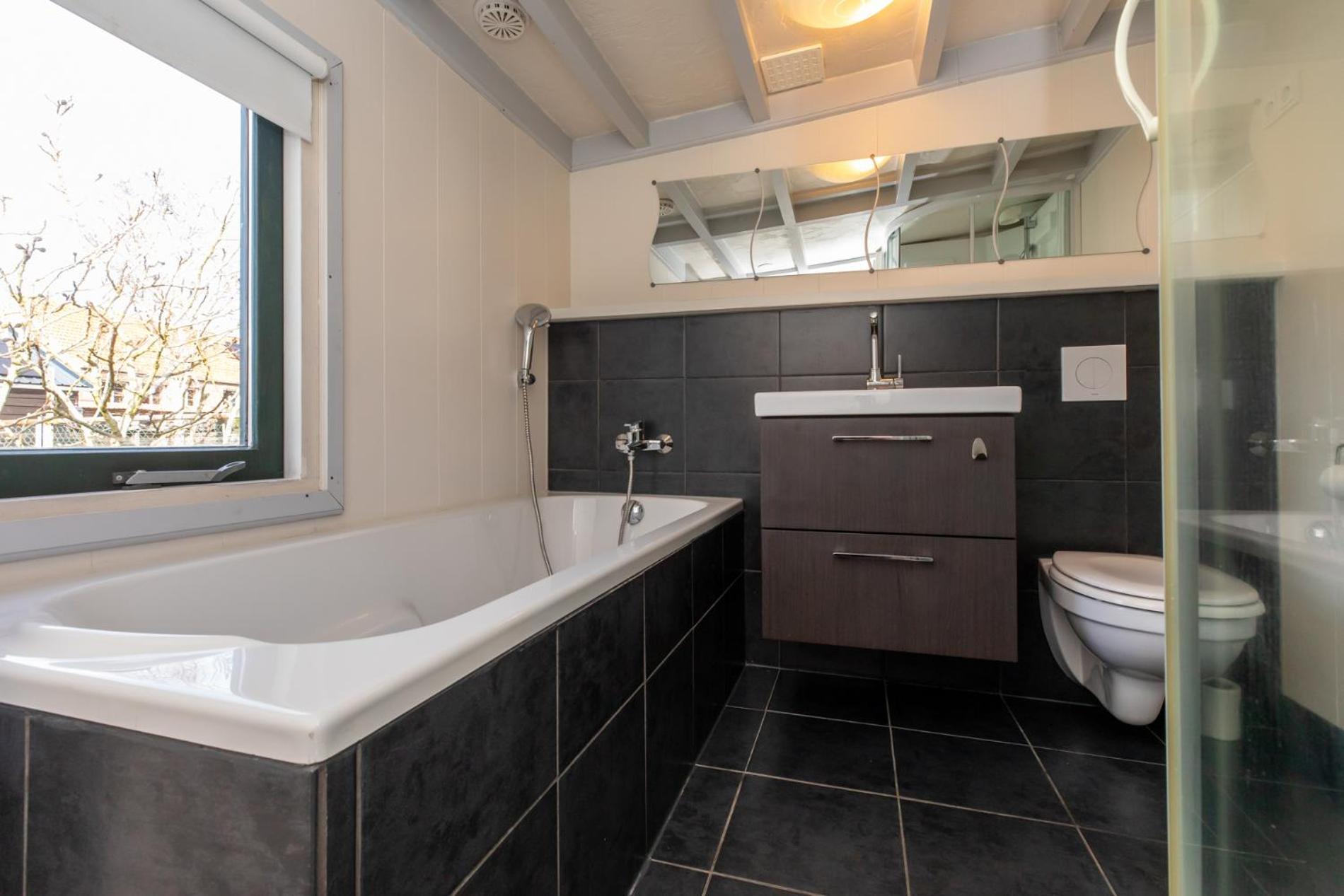 Chalet Chalet - Dorpsstraat 25 - 'de Weide Blick' Biggekerke