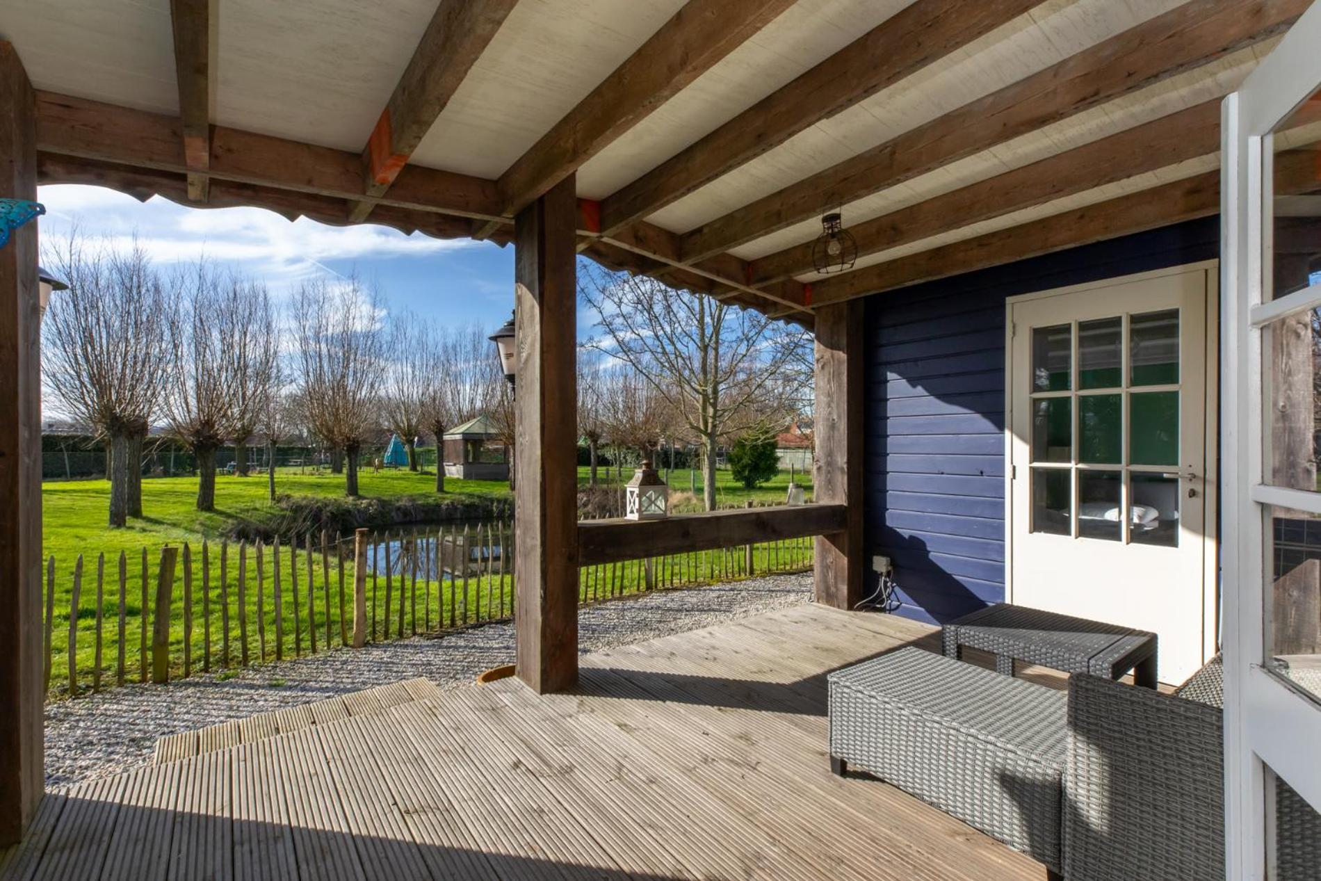 Chalet Chalet - Dorpsstraat 25 - 'de Weide Blick' Biggekerke